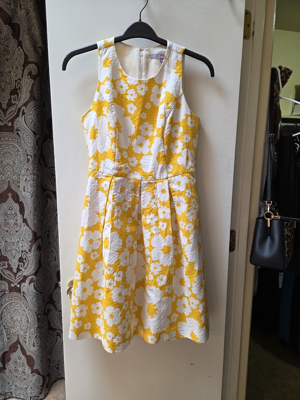 Luxe SZ 6 by Carmen Marc Valvo White Dress with Bold Yellow Floral Print
